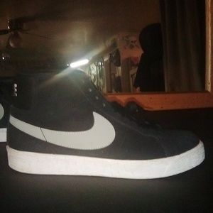 Nike SB Zoom Blazer Mid Skate shoes